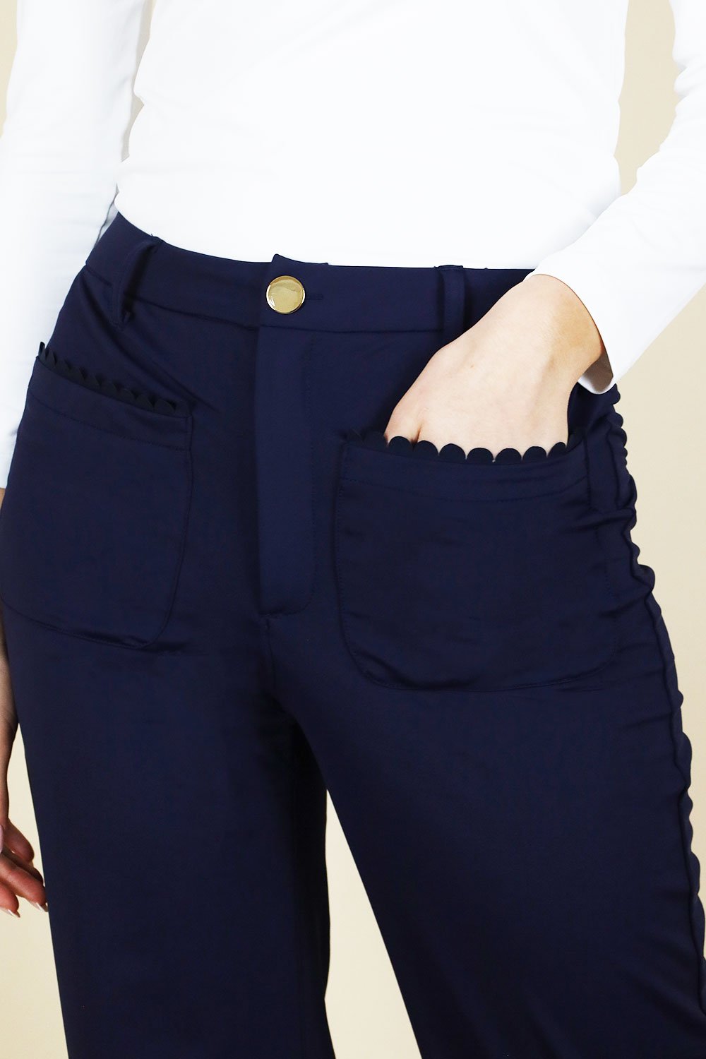 https://cdn.shopify.com/s/files/1/0582/3165/2539/files/bianca-straight-leg-scalloped-trouser-26-leg-4463679.jpg