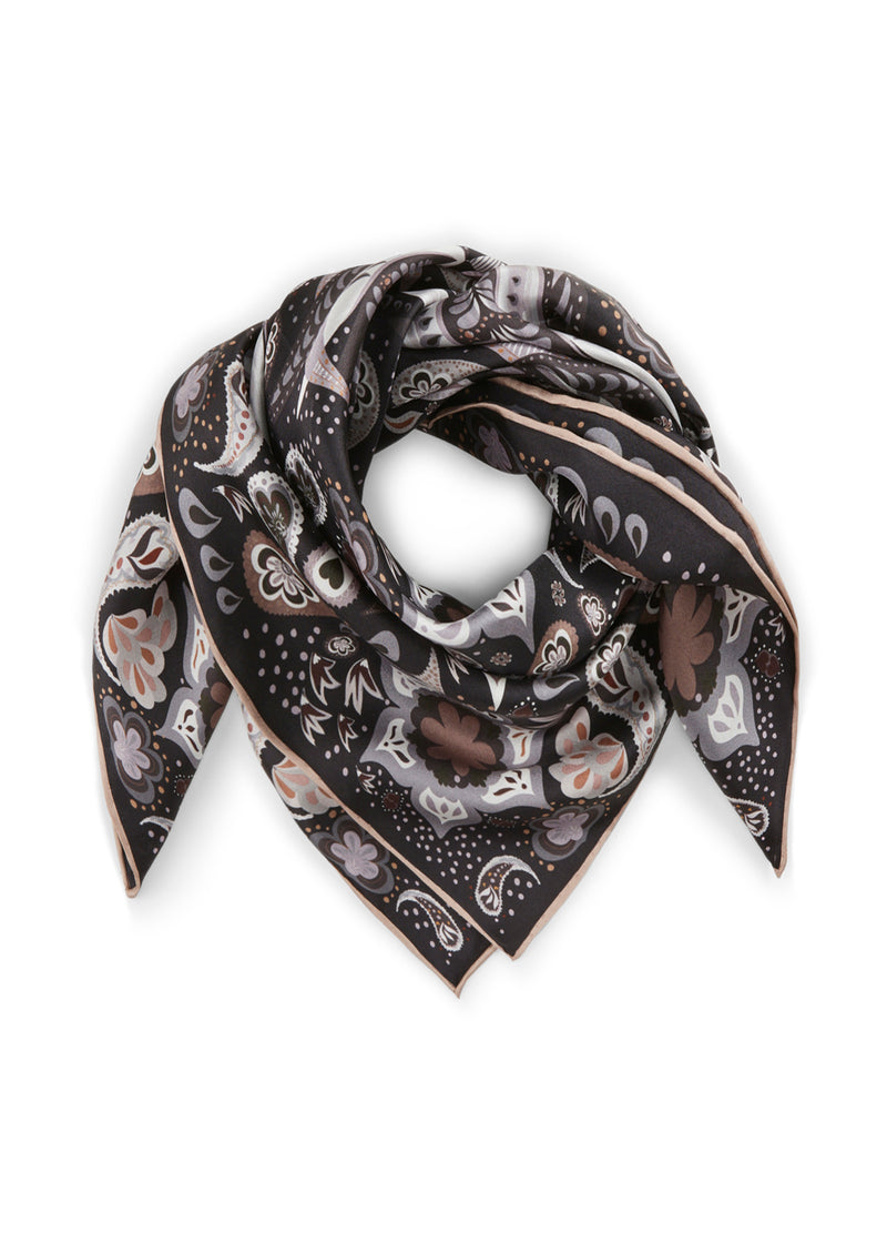 https://www.codello-b2b.com/media/bb/0c/6f/1736701461/damen_codello_tuch_schwarz_52T0026-BLK2_10.jpg?ts=1736701461