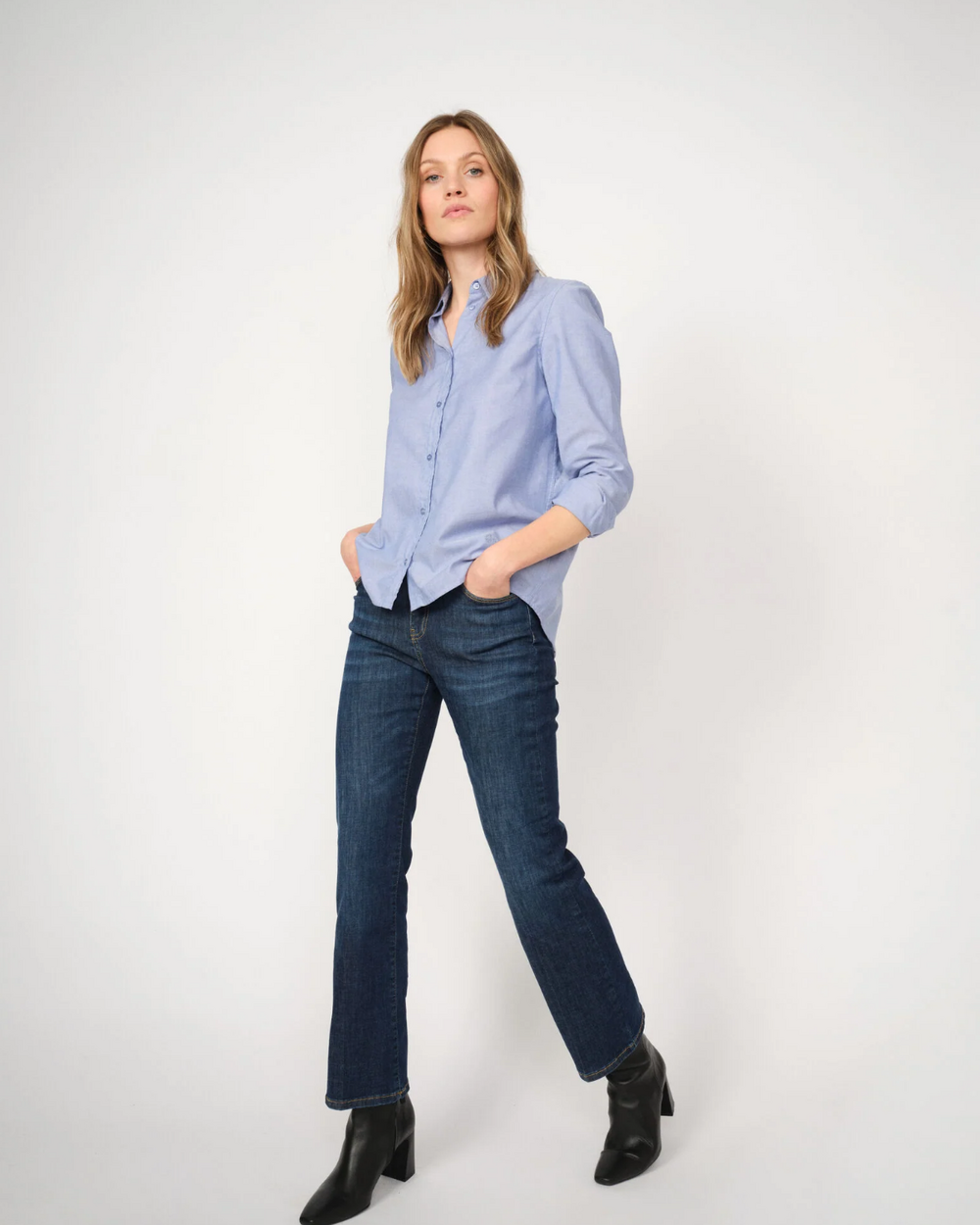 https://cdn.shoplightspeed.com/shops/636669/files/70870458/1000x1250x1/mmcecilia-cover-jeans.jpg