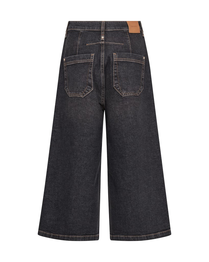 https://cdn.shopify.com/s/files/1/0368/5521/8235/files/olives-mos-mosh-aw26-182680-801-02-model-front.jpg