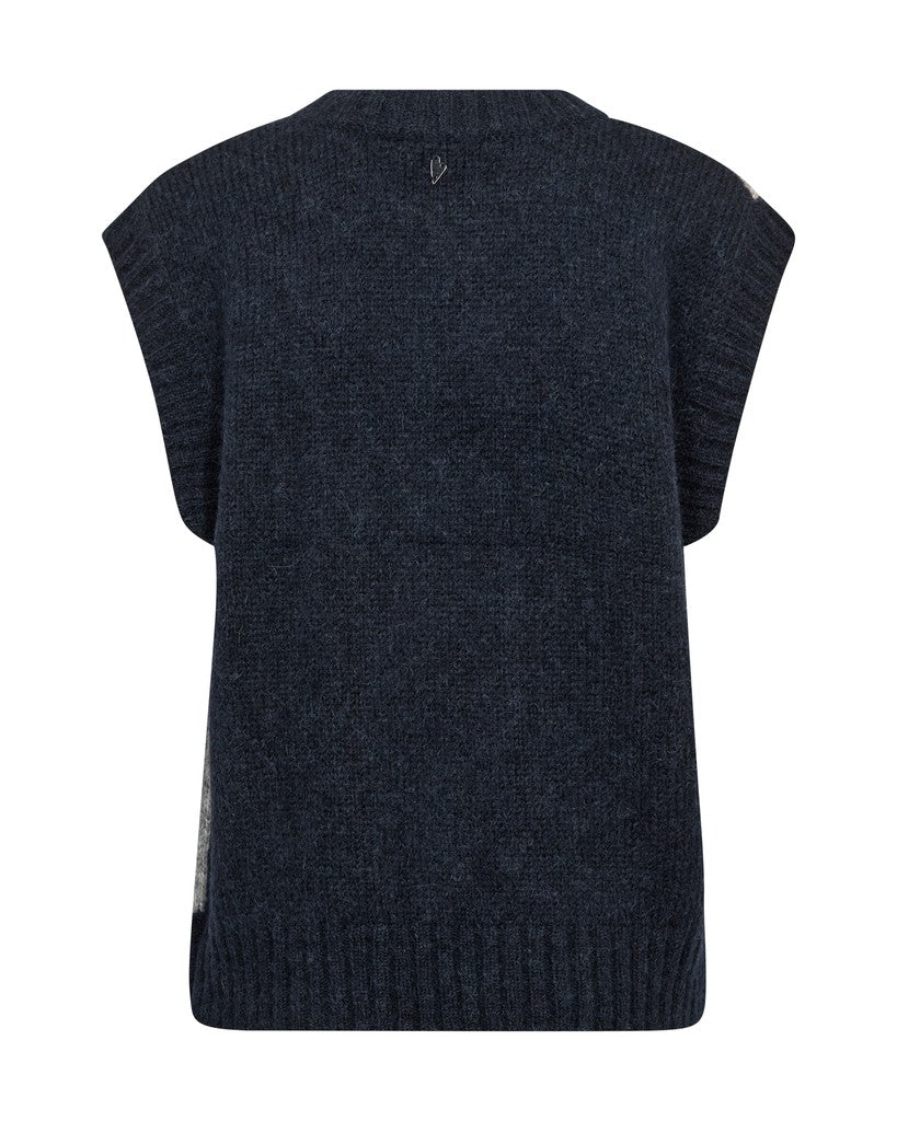 https://cdn.shopify.com/s/files/1/0368/5521/8235/files/olives-mos-mosh-aw26-183090-468-02-model-front.jpg