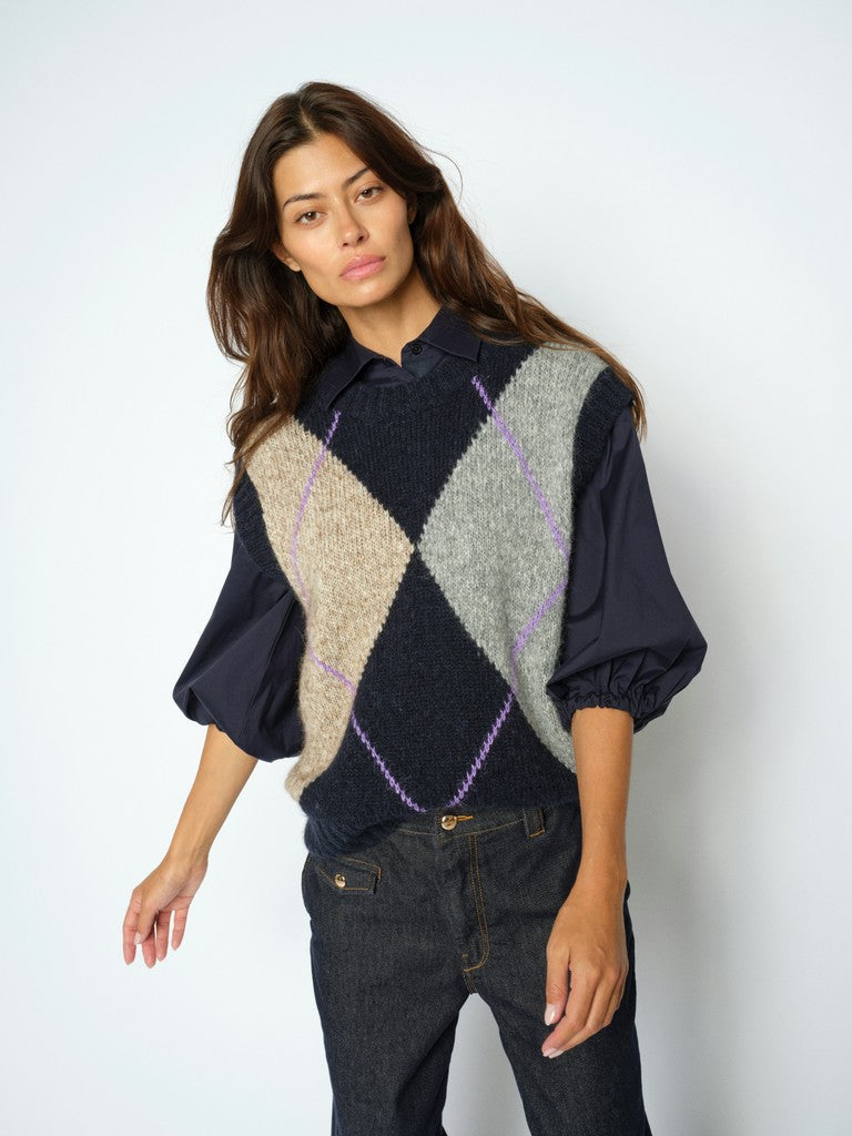 https://cdn.shopify.com/s/files/1/0368/5521/8235/files/olives-mos-mosh-aw26-183090-468-03-hollow-back.jpg