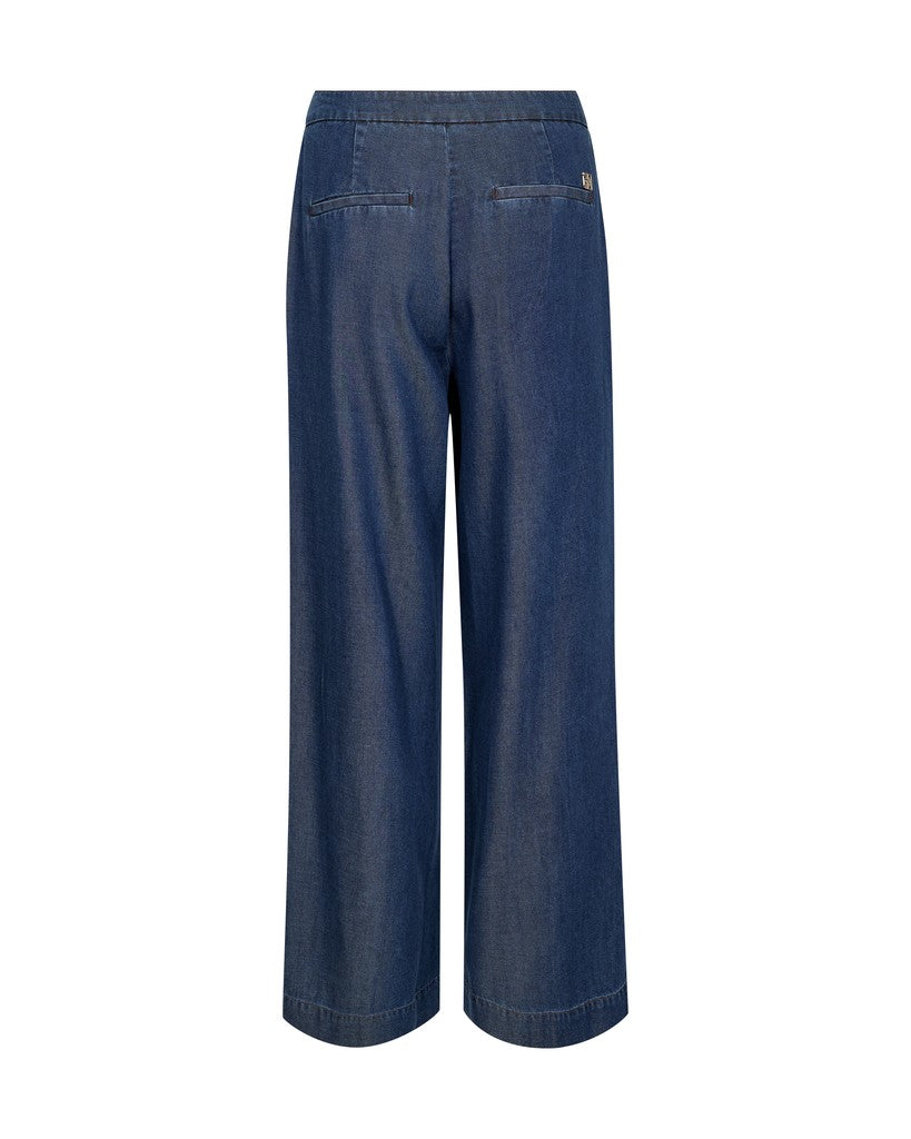 https://cdn.shopify.com/s/files/1/0368/5521/8235/files/olives-mos-mosh-aw26-183430-447-02-model-front.jpg
