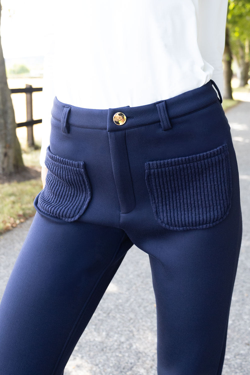 https://cdn.shopify.com/s/files/1/0368/5521/8235/files/olives-no2moro-aw26-hendrix-navy-06.jpg
