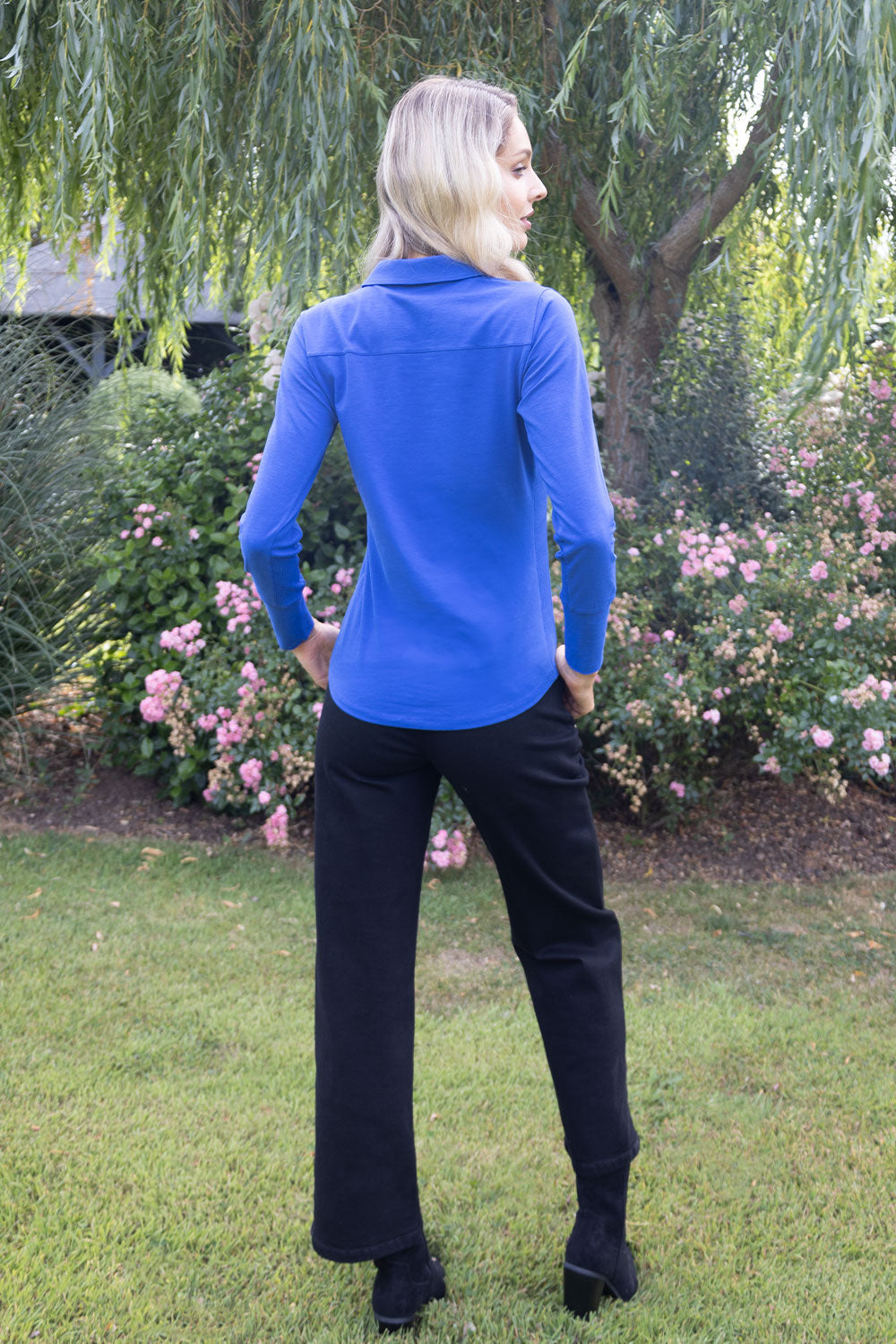 https://cdn.shopify.com/s/files/1/0368/5521/8235/files/olives-no2moro-aw26-izzy-electric-blue-05.jpg