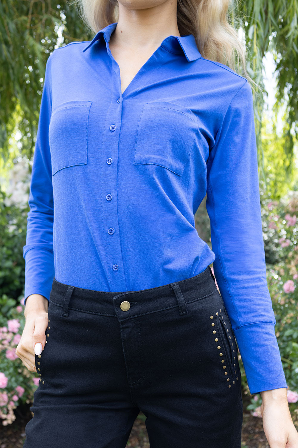 https://cdn.shopify.com/s/files/1/0368/5521/8235/files/olives-no2moro-aw26-izzy-electric-blue-06.jpg