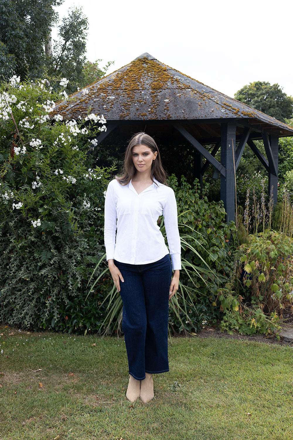 https://cdn.shopify.com/s/files/1/0368/5521/8235/files/olives-no2moro-aw26-izzy-white-12.jpg