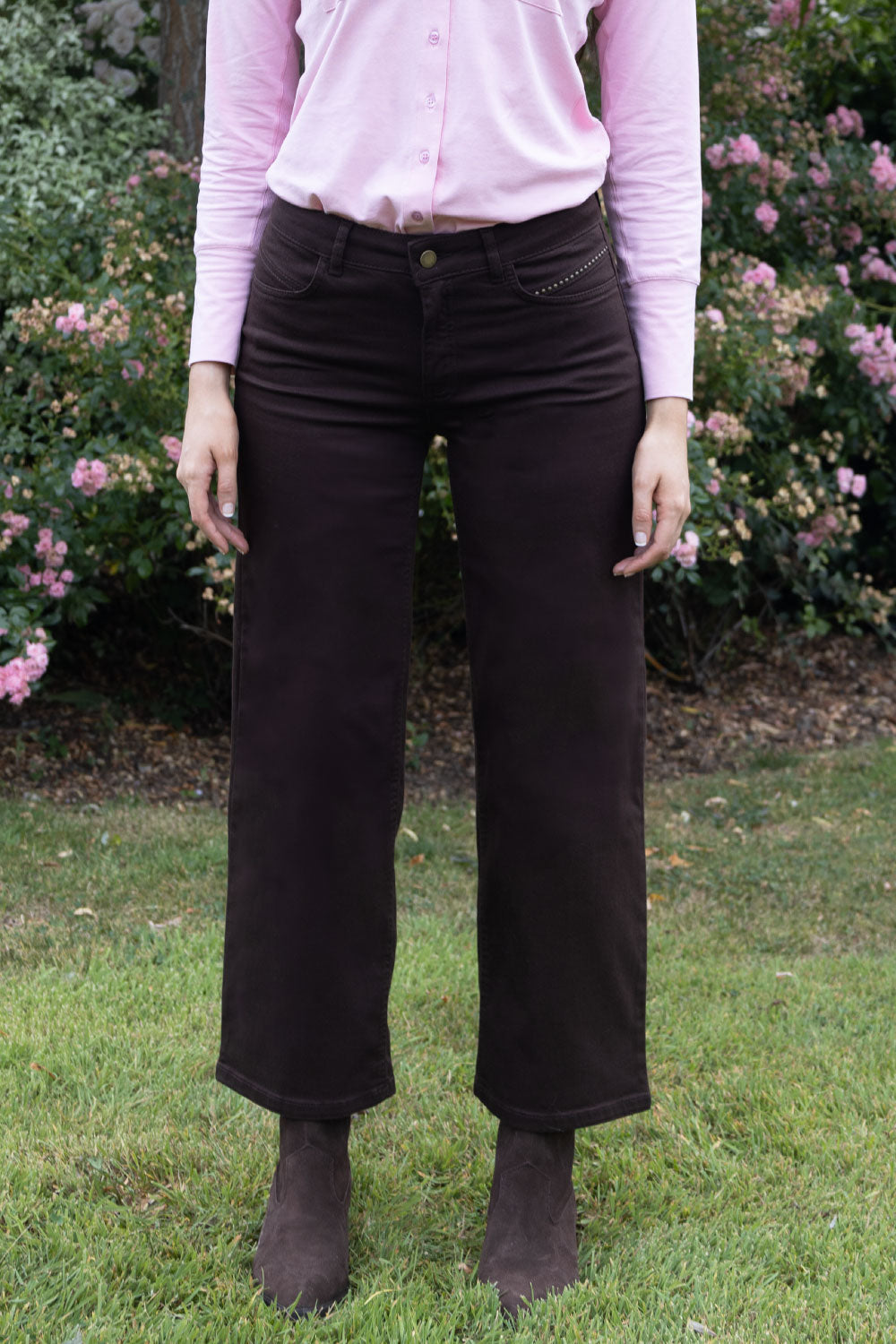 https://cdn.shopify.com/s/files/1/0368/5521/8235/files/olives-no2moro-aw26-napoli-brown-denim-03.jpg