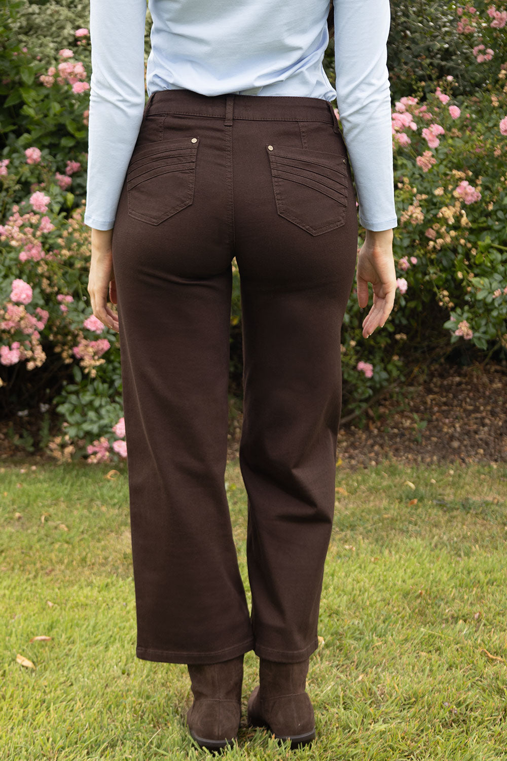 https://cdn.shopify.com/s/files/1/0368/5521/8235/files/olives-no2moro-aw26-napoli-brown-denim-12.jpg
