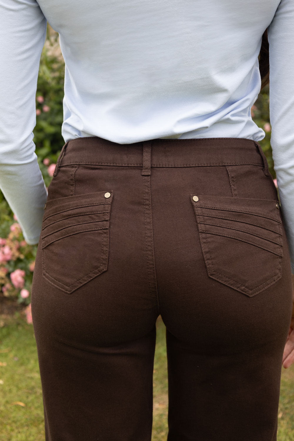 https://cdn.shopify.com/s/files/1/0368/5521/8235/files/olives-no2moro-aw26-napoli-brown-denim-13.jpg
