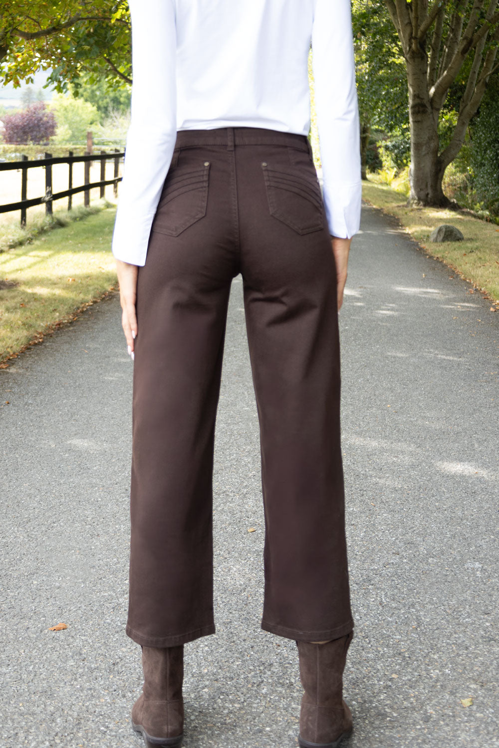 https://cdn.shopify.com/s/files/1/0368/5521/8235/files/olives-no2moro-aw26-napoli-brown-denim-21.jpg