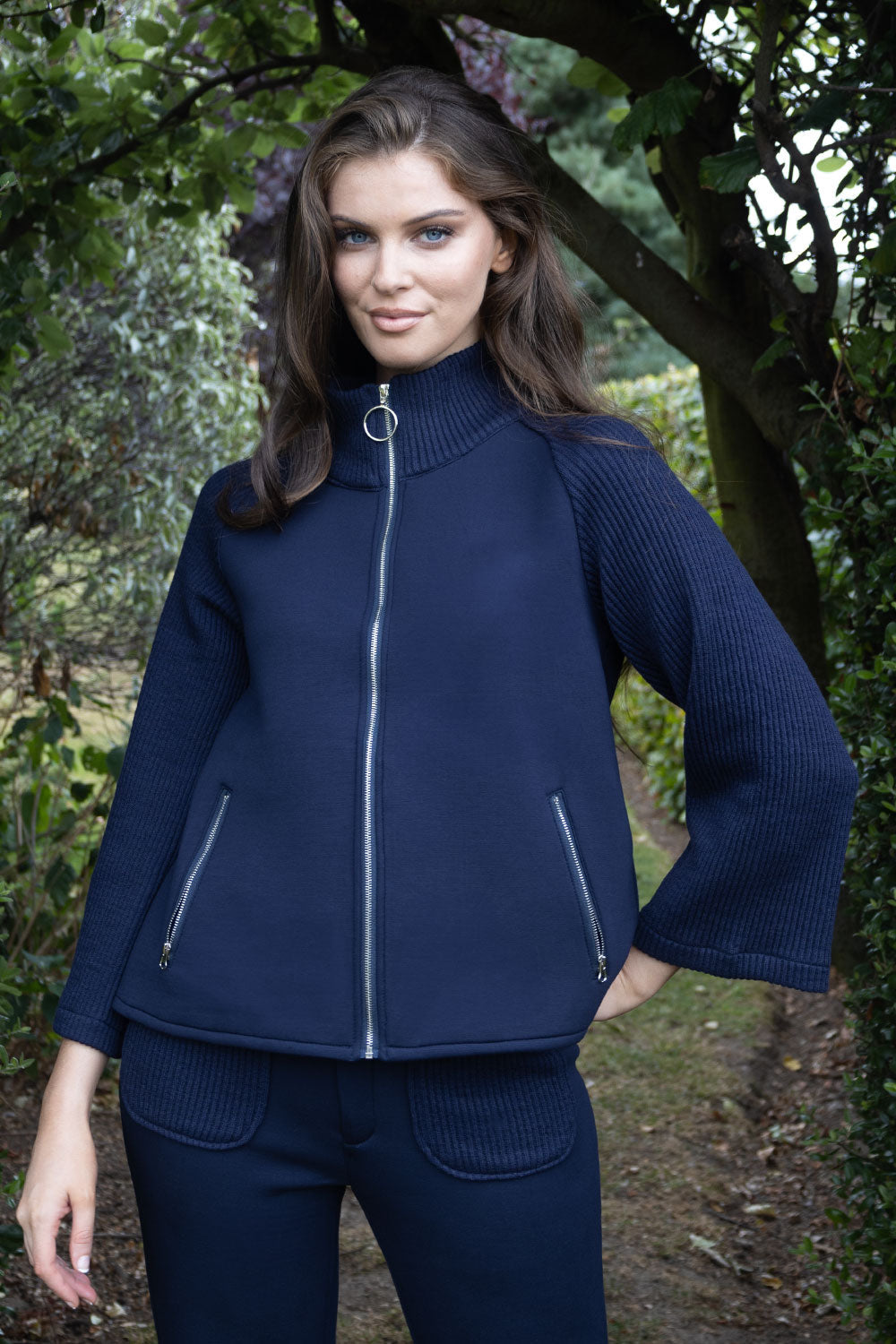 https://cdn.shopify.com/s/files/1/0368/5521/8235/files/olives-no2moro-aw26-ozzy-navy-05.jpg