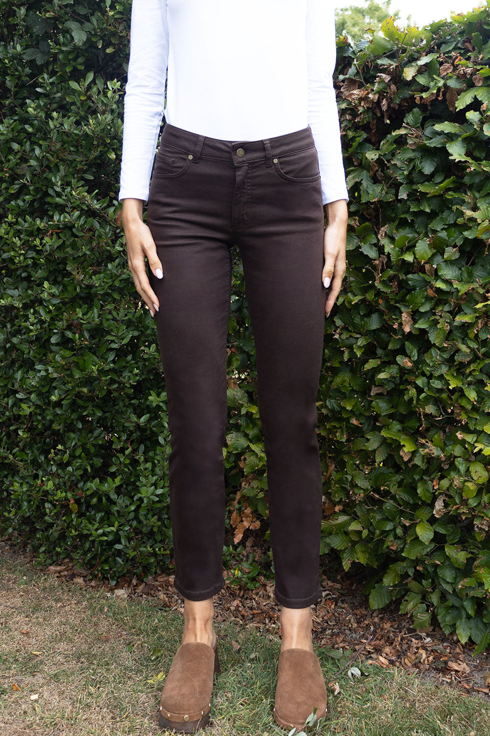 https://cdn.shopify.com/s/files/1/0368/5521/8235/files/olives-no2moro-aw26-sophie-brown-denim-01.jpg