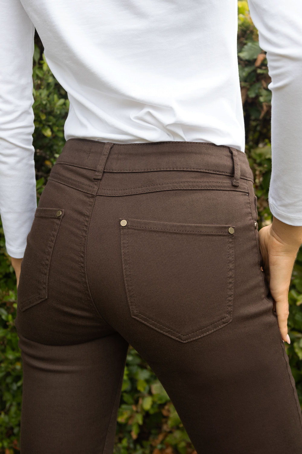 https://cdn.shopify.com/s/files/1/0368/5521/8235/files/olives-no2moro-aw26-sophie-brown-denim-05.jpg