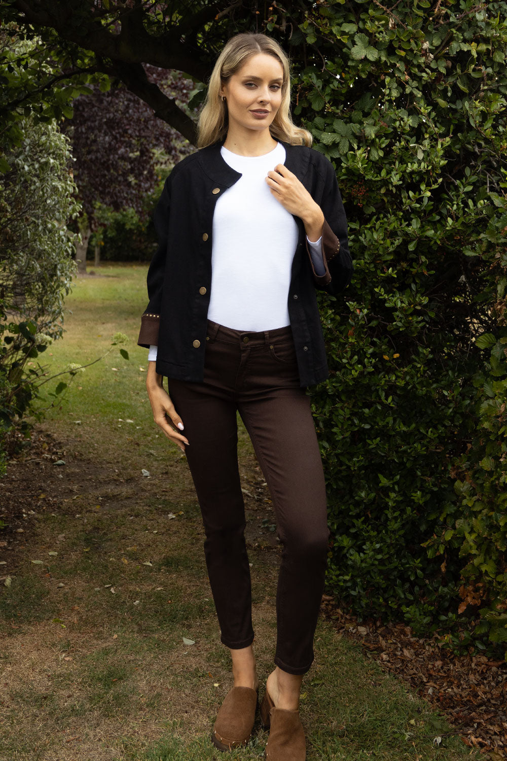 https://cdn.shopify.com/s/files/1/0368/5521/8235/files/olives-no2moro-aw26-sophie-brown-denim-06.jpg