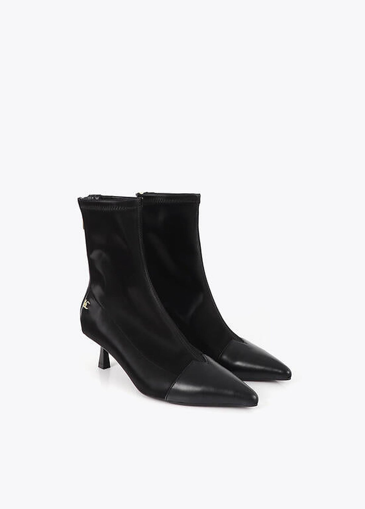 https://cdn.shopify.com/s/files/1/0368/5521/8235/files/olives-restored-aw26-lola-casademunt-ankle-boots-cibeles-lf2605004-02.jpg?v=1792433270
