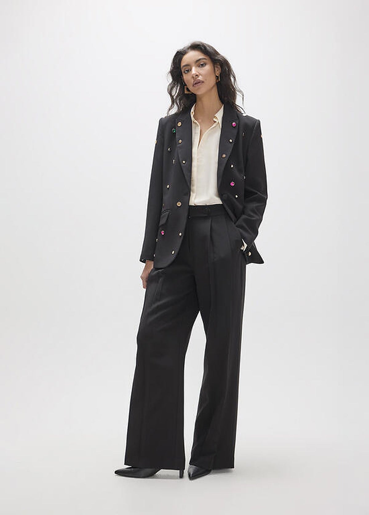 https://cdn.shopify.com/s/files/1/0368/5521/8235/files/olives-restored-aw26-maite-blazer-amalia-mf2602007-02.jpg?v=1792429651