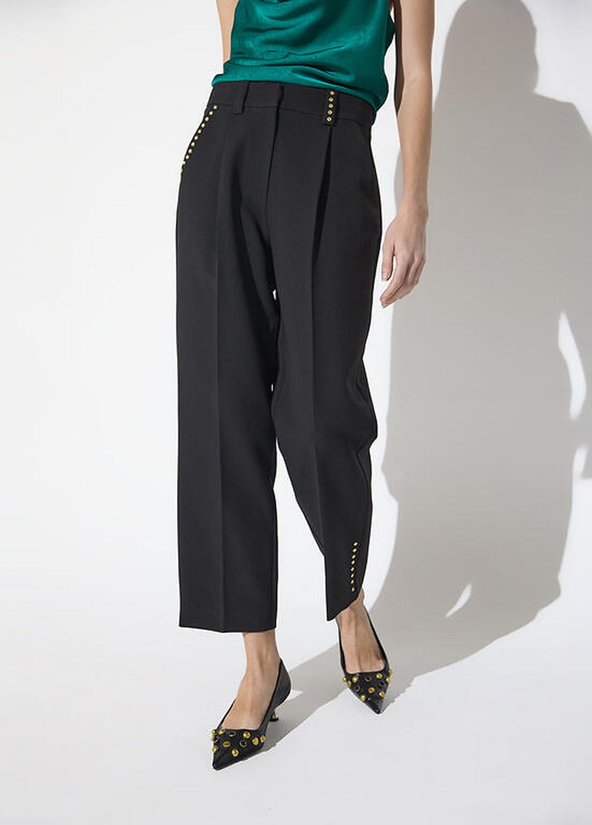 https://cdn.shopify.com/s/files/1/0368/5521/8235/files/olives-restored-aw26-maite-trousers-rebeca-mf2614002-02.jpg?v=1792428307