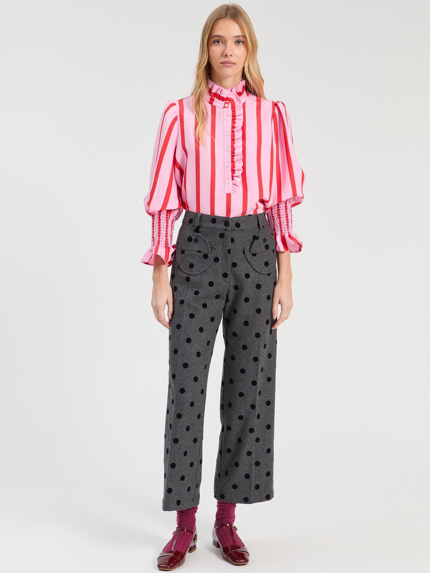 https://cdn.shopify.com/s/files/1/0368/5521/8235/files/olives-vilagallo-aw26-33938-cmvog6w436-01-model-front.jpg