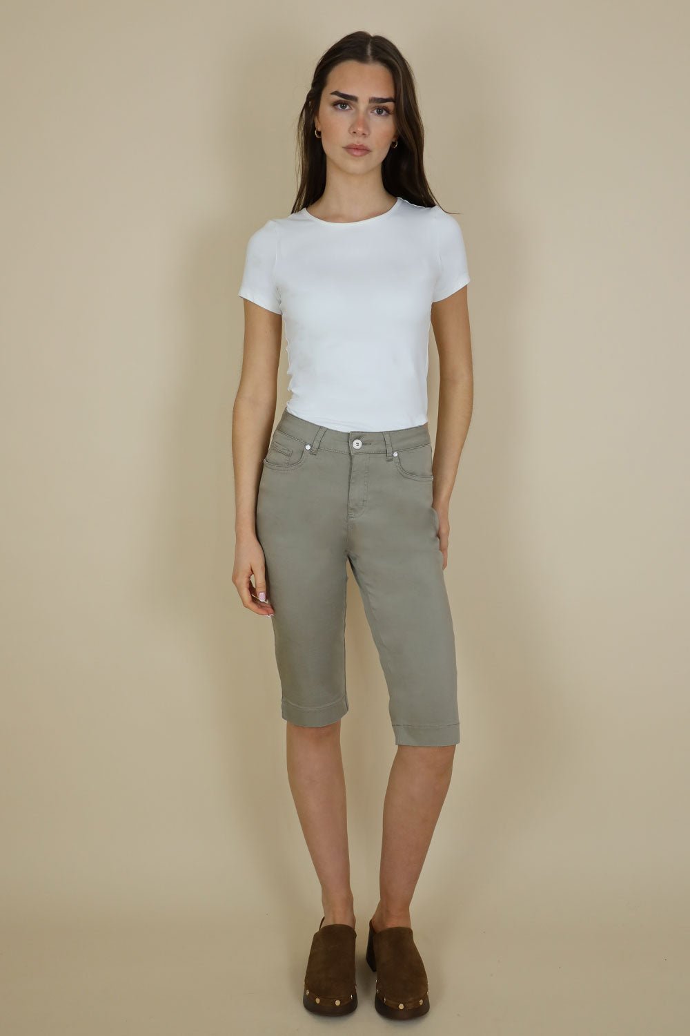 https://cdn.shopify.com/s/files/1/0368/5521/8235/files/remi-shorts-6871342.jpg?v=1773958615