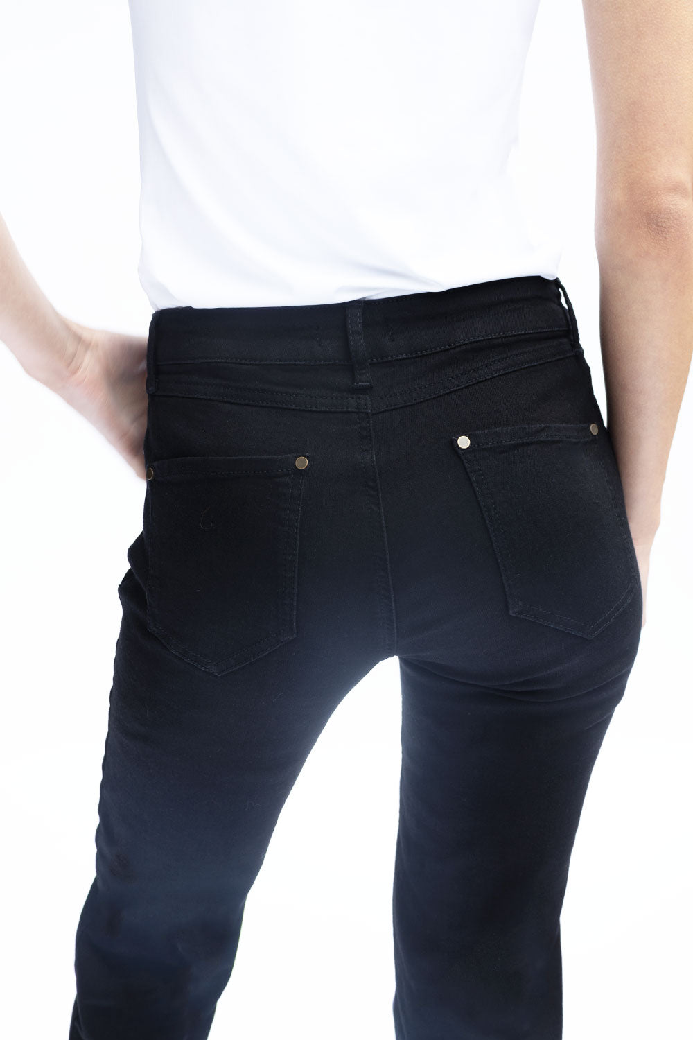 https://no2moro.com/cdn/shop/files/sophie-jean-30-leg-3019610.jpg?v=1756314264&width=1946