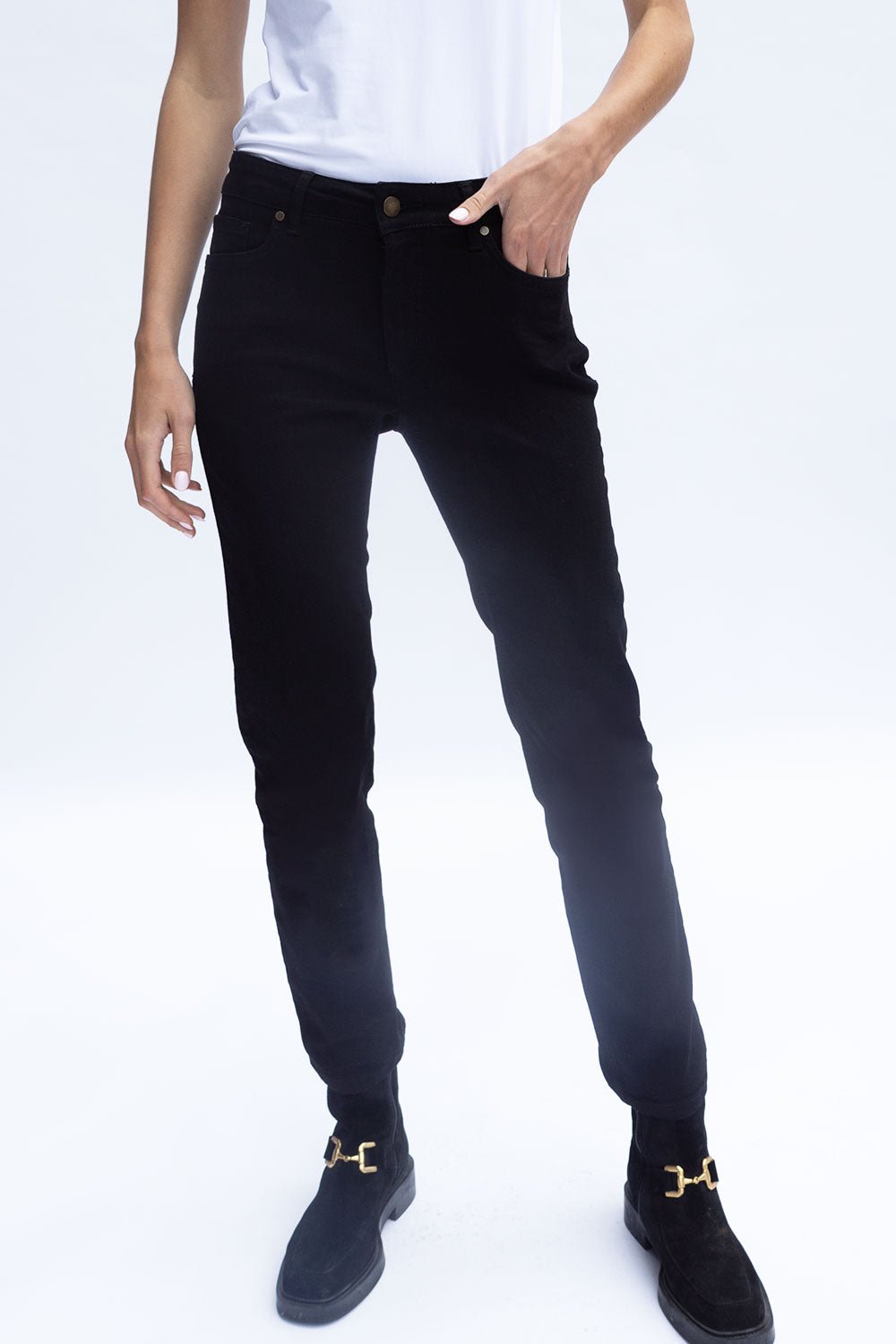 https://no2moro.com/cdn/shop/files/sophie-jean-30-leg-6962768.jpg?v=1756314263&width=1946