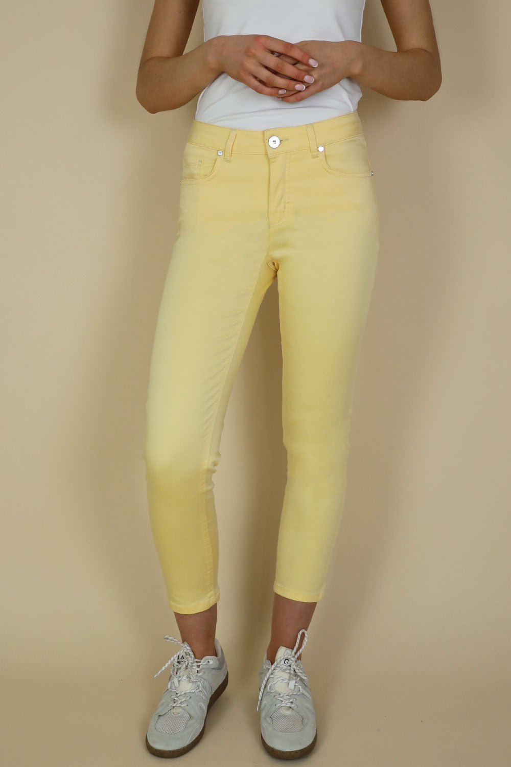 https://no2moro.com/cdn/shop/files/unity-34-tencel-trouser-25-leg-3064659.jpg?v=1773294979&width=1000