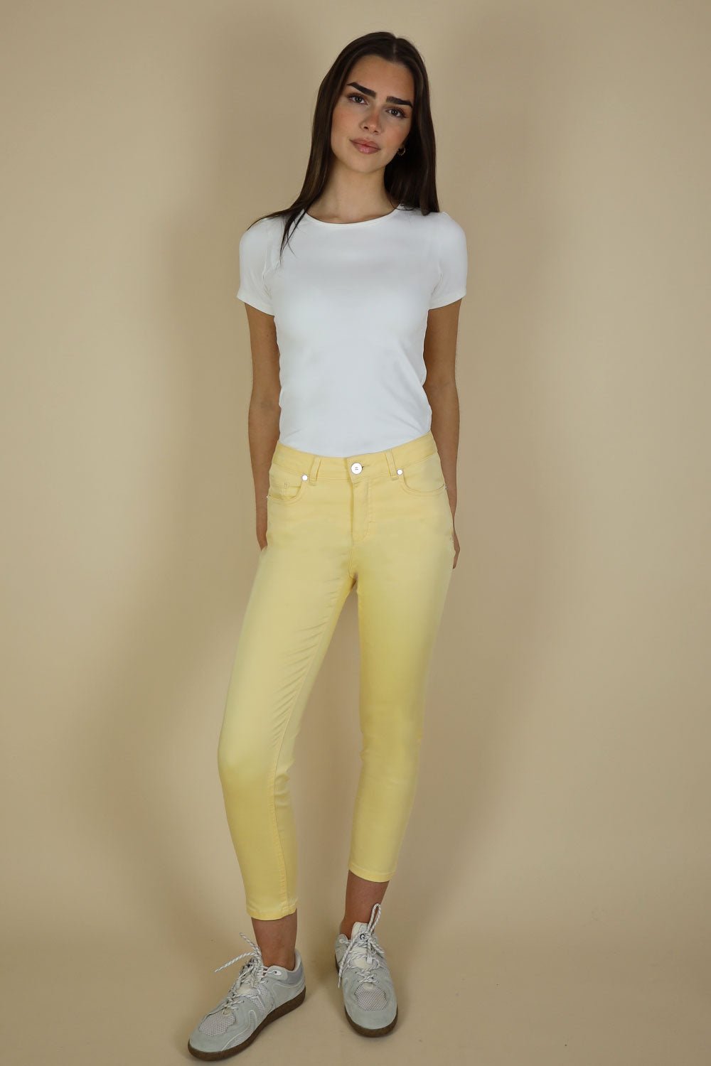 https://no2moro.com/cdn/shop/files/unity-34-tencel-trouser-25-leg-4465809.jpg
